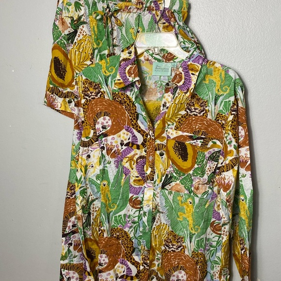 True Destinations" set, featuring a long-sleeved button-up shirt & Shorts Size S - Picture 1 of 12